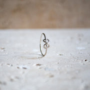 Delicate Knot Infinity Ring in 925 Sterling Silver / Pretzel Bow
