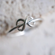 Delicate Knot Infinity Ring in 925 Sterling Silver / Pretzel Bow