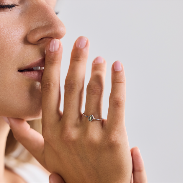 Delicate Labradorite Ring made of 925 Sterling Silver / Oval Stackable Handmade Ring