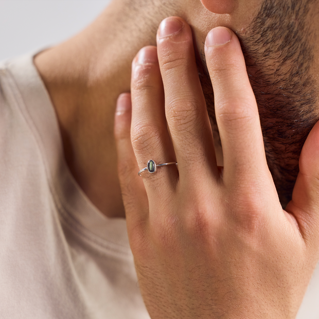 Delicate Labradorite Ring made of 925 Sterling Silver / Oval Stackable Handmade Ring
