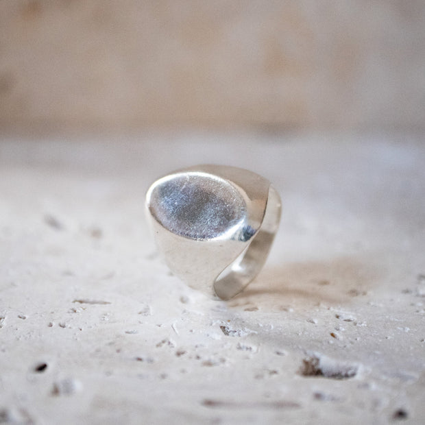 Large oval signet ring made of 925 sterling silver | Silver signet ring with eye shape handcrafted