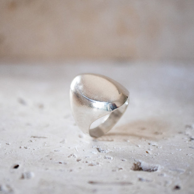 Large oval signet ring made of 925 sterling silver | Silver signet ring with eye shape handcrafted