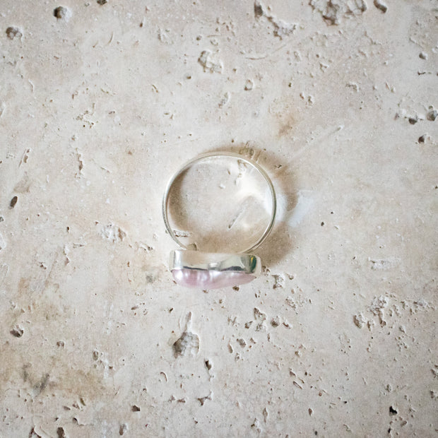 Delicate statement ring made of 925 sterling silver with pink freshwater pearl