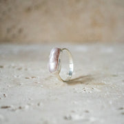 Delicate statement ring made of 925 sterling silver with pink freshwater pearl