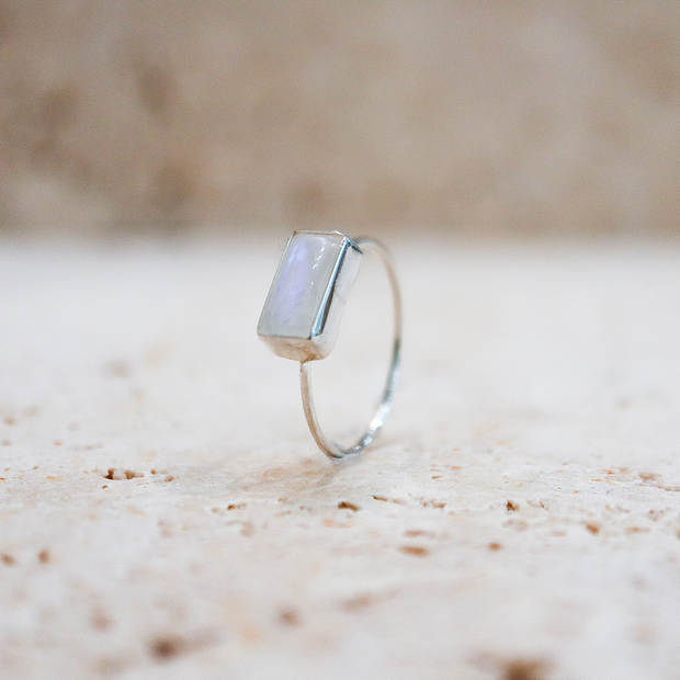 Rainbow Moonstone Square Ring made of 925 Sterling Silver / Moonstone Ring