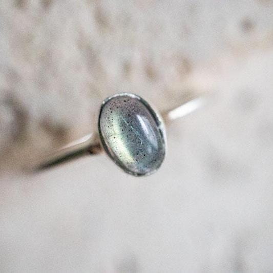 Delicate Labradorite Ring made of 925 Sterling Silver / Oval Stackable Handmade Ring