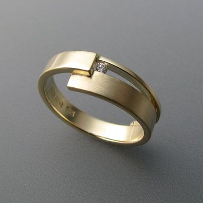 Elegant Vintage Gold Ring